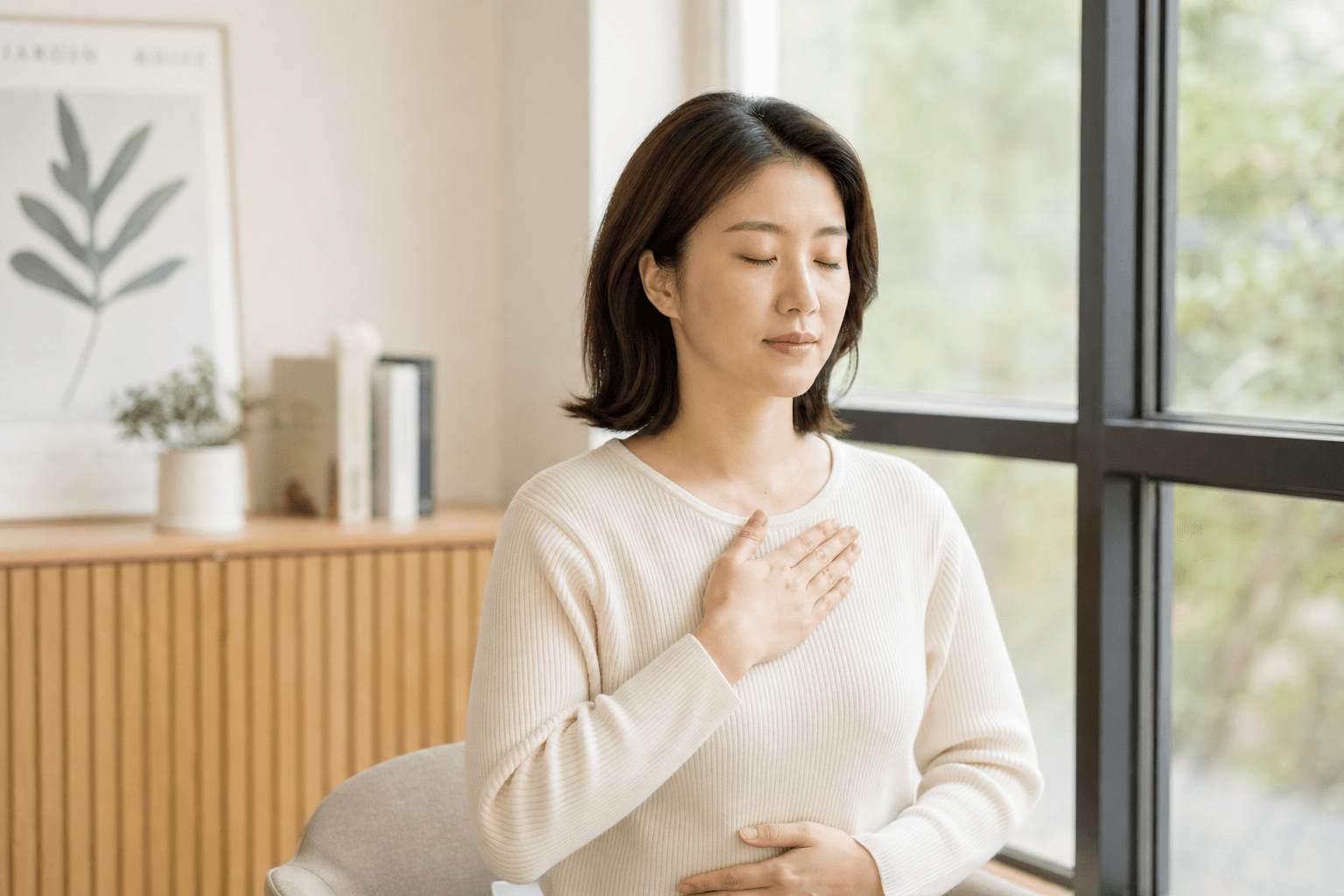 호흡으로 몸의 긴장을 낮추는 모습