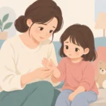 엄마가 아이의 손바닥에 생긴 붉은 발진을 살펴보는 모습
